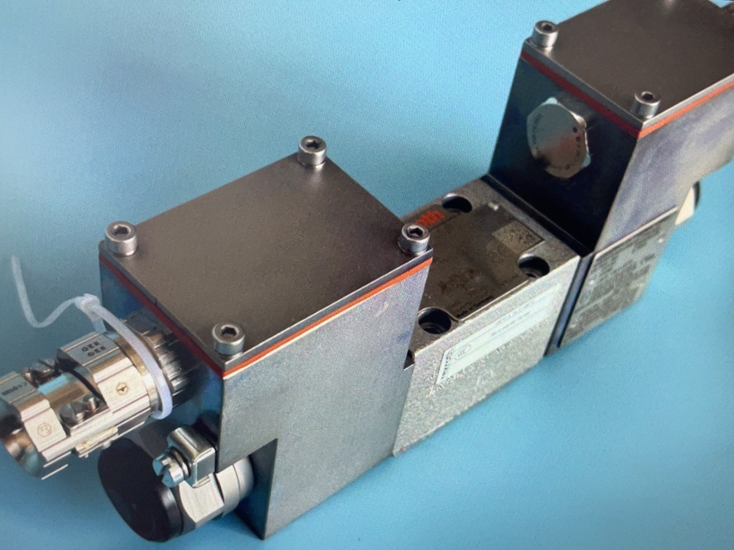 Rexroth R901057943 4WE6J6X/EG24NXEZ2/B08 Electro-Hydraulic Proportional Directional Valve | High-Precision Hydraulic Control Valve - Image 3