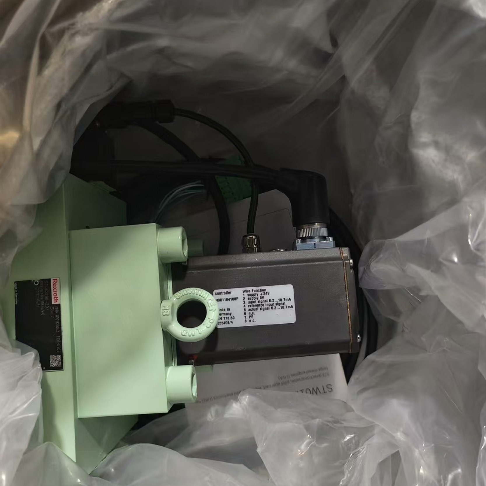 The Rexroth R901320642 is a high-performance proportional valve designed for industrial hydraulic systems and automation equipment. It delivers precise flow and pressure control, ensuring efficient and stable operation. Ideal for machinery manufacturing, engineering equipment, and automation control systems.