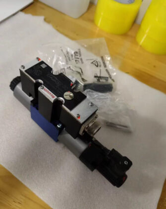 Rexroth Servo Valve R900907114 4WREE6E32-24/G24K31/A1V