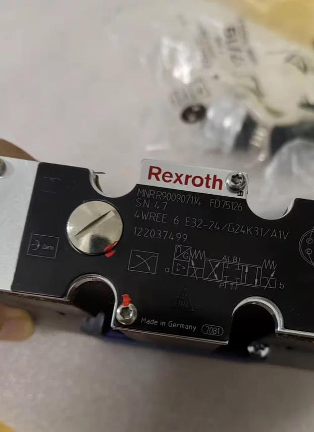 Rexroth Servo Valve R900907114 4WREE6E32-24/G24K31/A1V - Image 4