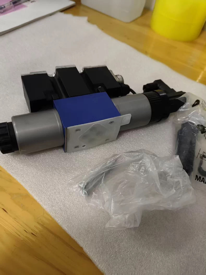 Rexroth Servo Valve R900907114 4WREE6E32-24/G24K31/A1V - Image 2