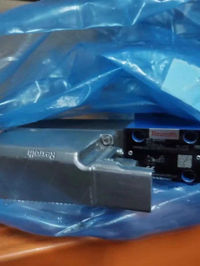 Rexroth Proportional Valve 0811402155 DREBE10Z-1X/180XYMG24K31A1M - Image 3