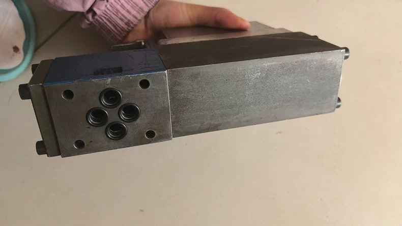 Rexroth 4WRPEH 6 C3 B12L-20/G24K0/F1M Electro-Hydraulic Proportional Directional Valve - Image 6