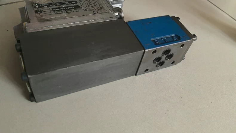 Rexroth 4WRPEH 6 C3 B12L-20/G24K0/F1M Electro-Hydraulic Proportional Directional Valve - Image 3