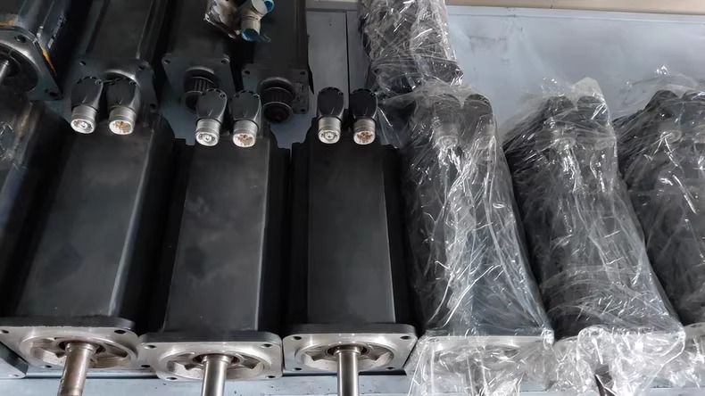 Rexroth MMSK061C-0600-NN-M1-UG1-NNNN High Performance Synchronous Servo Motor - Image 2