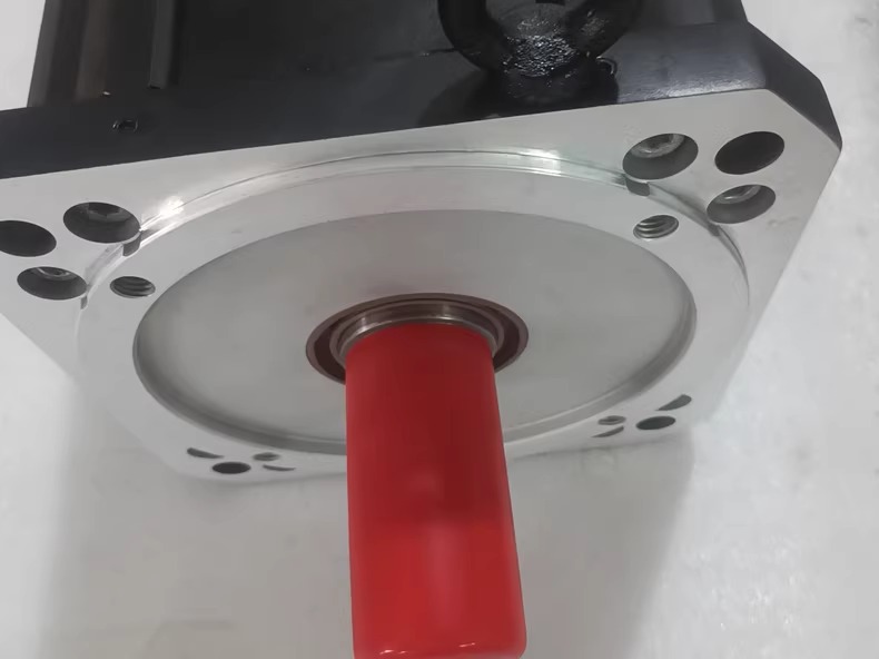 Rexroth MSK100C-0450-NN-M1-AG2-NNNN High Performance Synchronous Servo Motor - Image 2