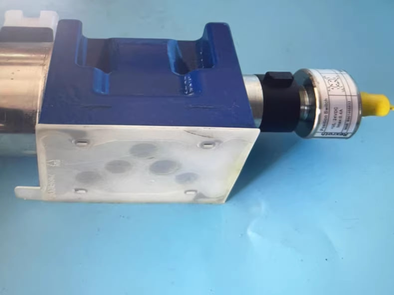 Rexroth Solenoid Proportional Valve R901349010 5-4WE10Y5X/EG24K4QMAG24/V - Image 3