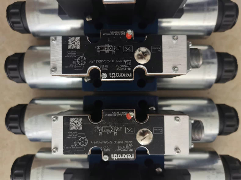 Rexroth Proportional Directional Valve 4WRAE10W1-30-2X/G24N9K31/F1V (R900925687)