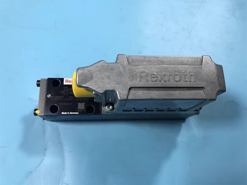 Rexroth Proportional Valve R901382354 4WRPEH6CB40L-3X/M/24F1 - Image 3