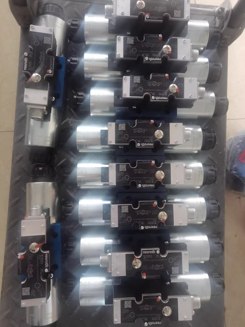 Rexroth R900710530 4WRAE10W60-22/G24K31/F1V Proportional Directional Valve