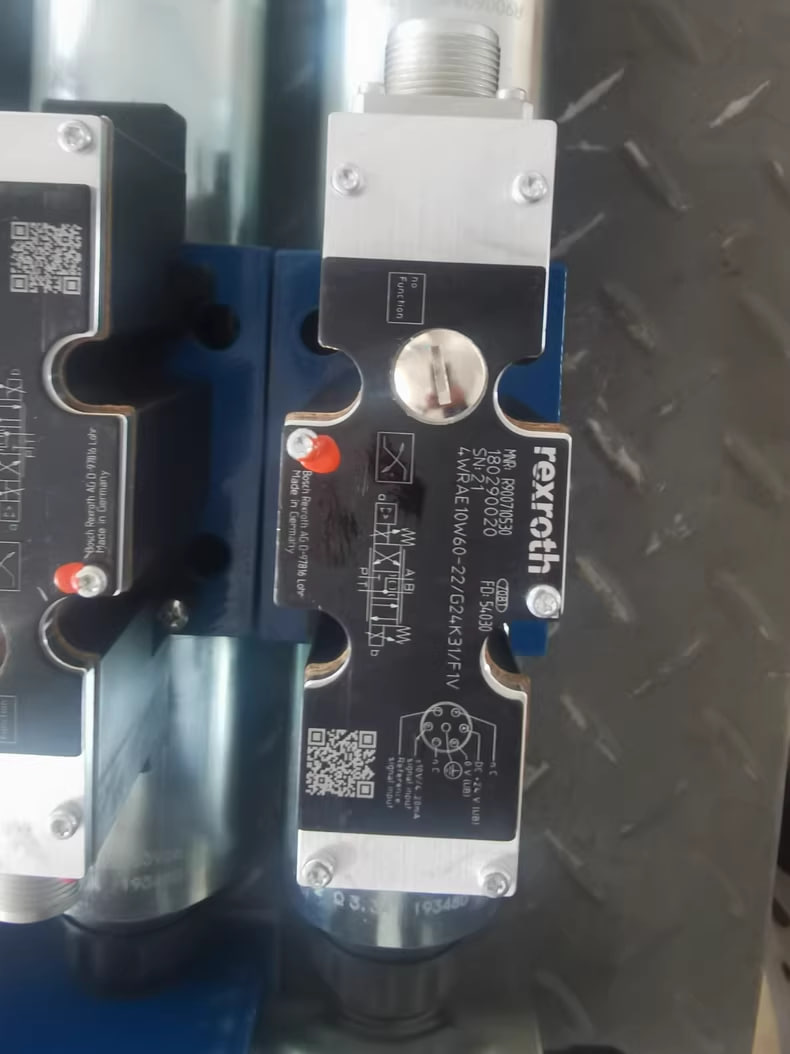 Rexroth R900710530 4WRAE10W60-22/G24K31/F1V Proportional Directional Valve